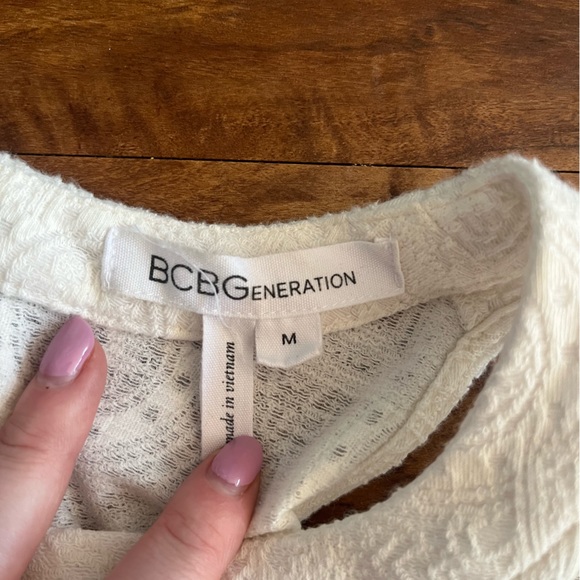 BCBGeneration White Textured Pattern Top - Picture 3 of 3